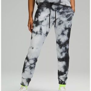 NWT lululemon joggers
